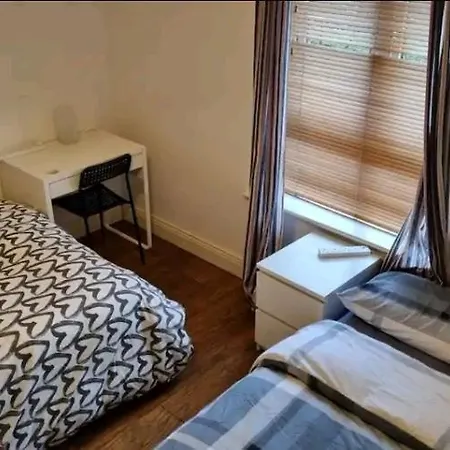 Apartamento 1 Cozy Bedroom Near Airport And Centre 3people
